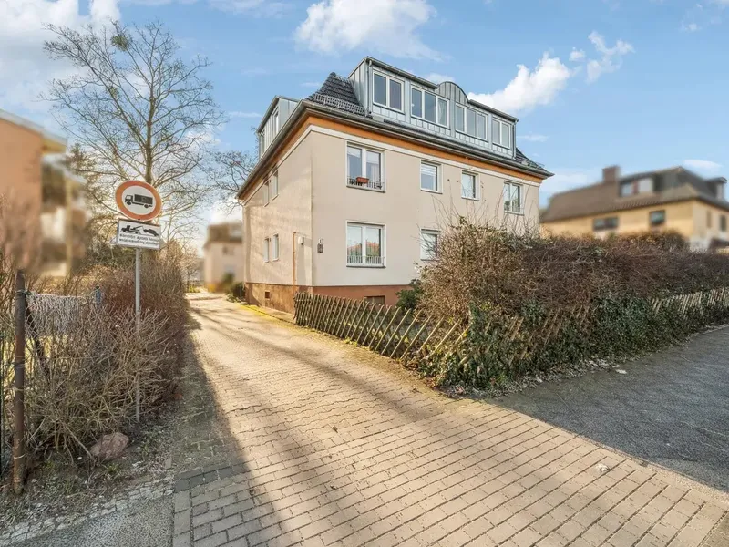 Exklusive möblierte und helle 3-Zimmer-Dachgeschosswohnung mit Südterrasse — photo 1